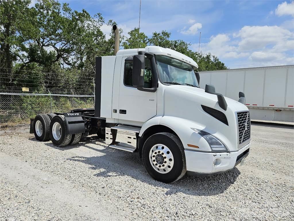 Volvo VNR64T300 Trekkers