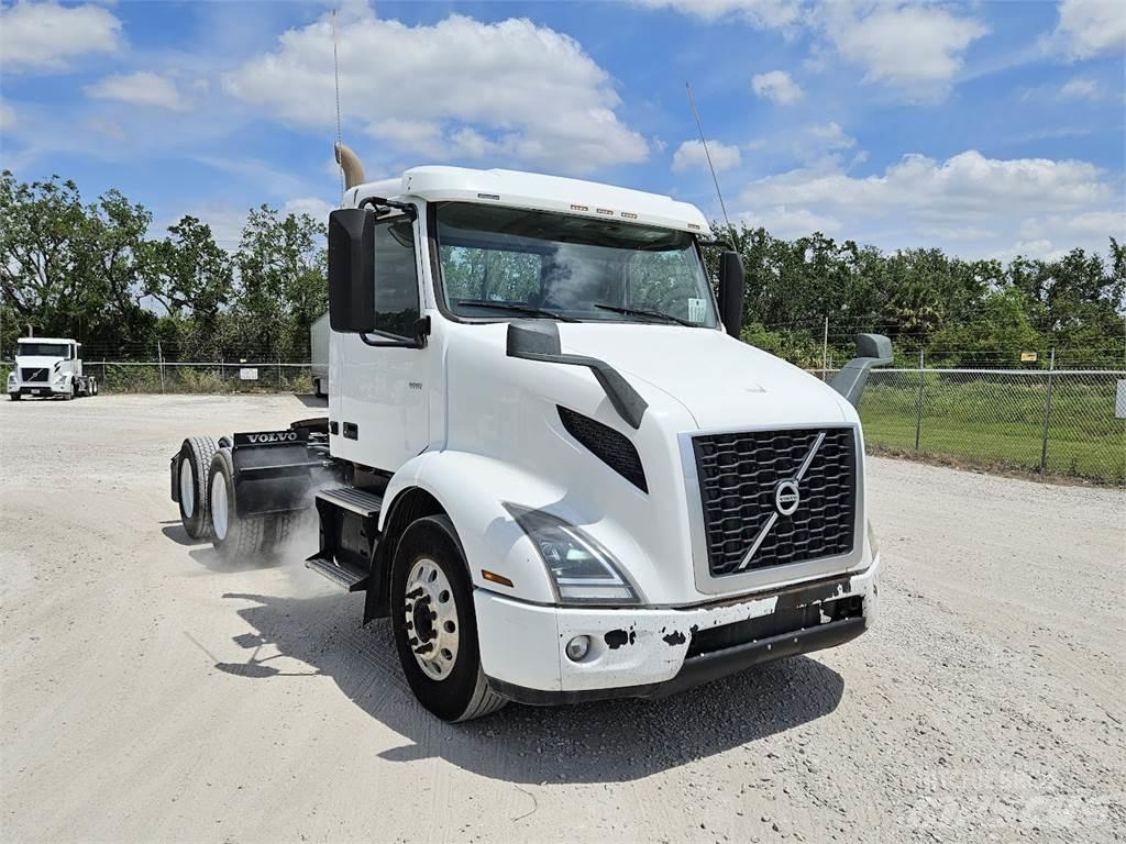 Volvo VNR64T300 Trekkers