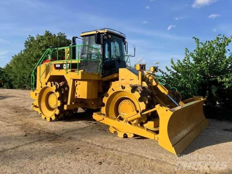 CAT 825H Afvalpersen