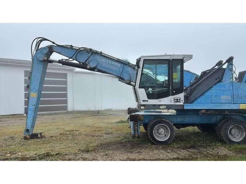 Fuchs MHL320 Waste / industry handlers