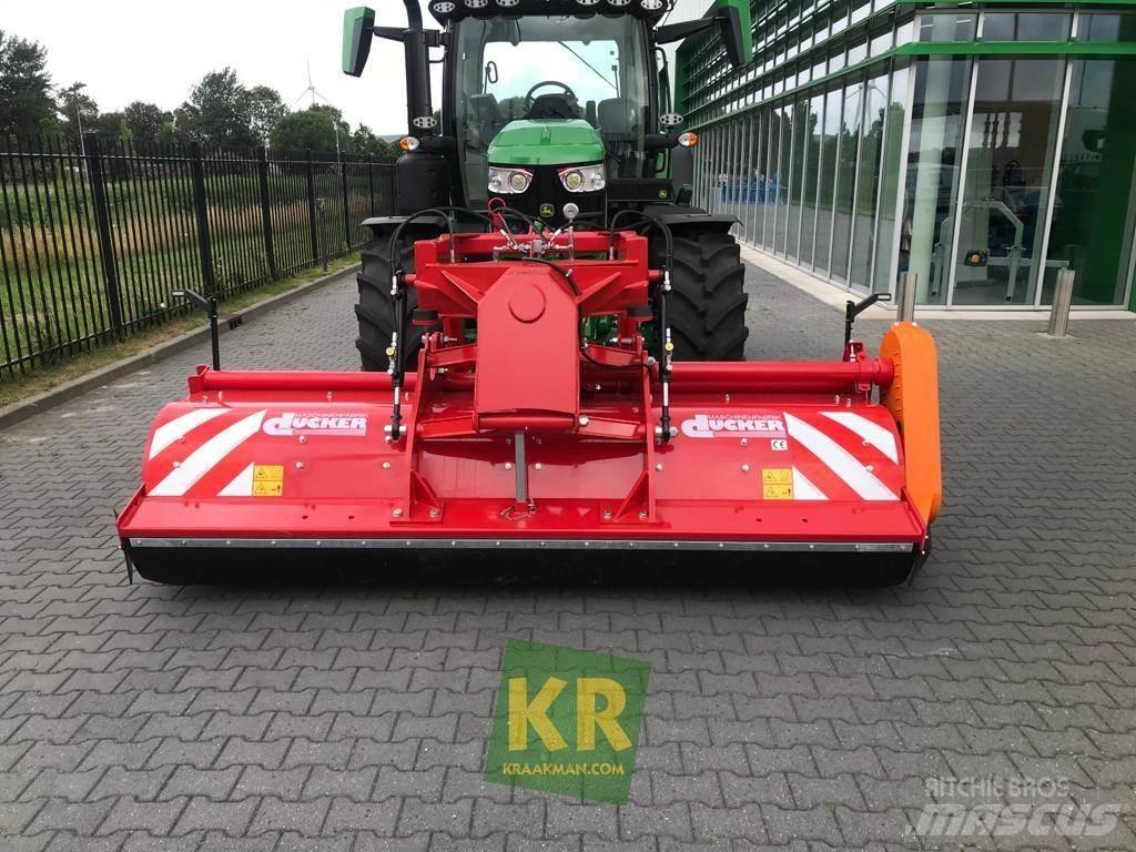 Dücker UM Klepelmaaiers