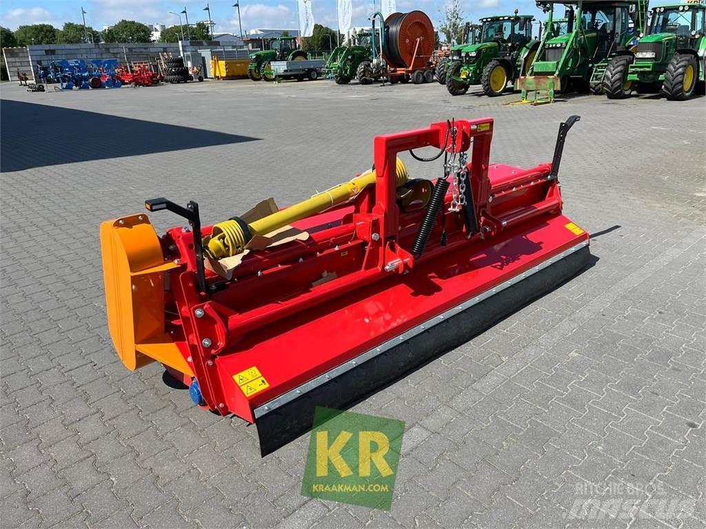 Dücker UM Klepelmaaiers