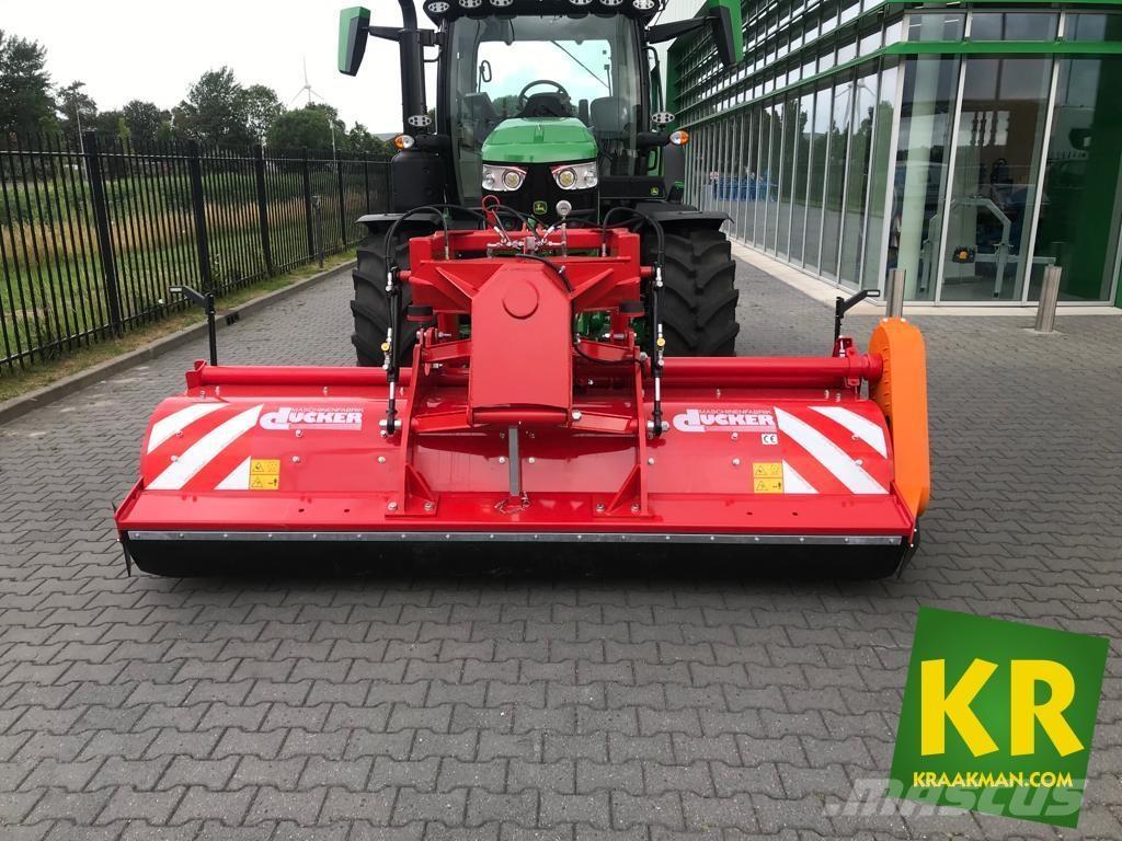 Dücker UM Klepelmaaiers