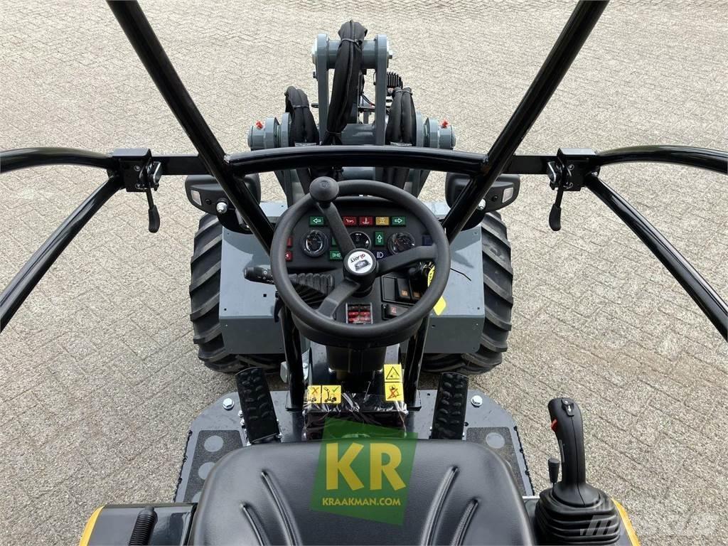 GiANT G2300 Voorladers en gravers