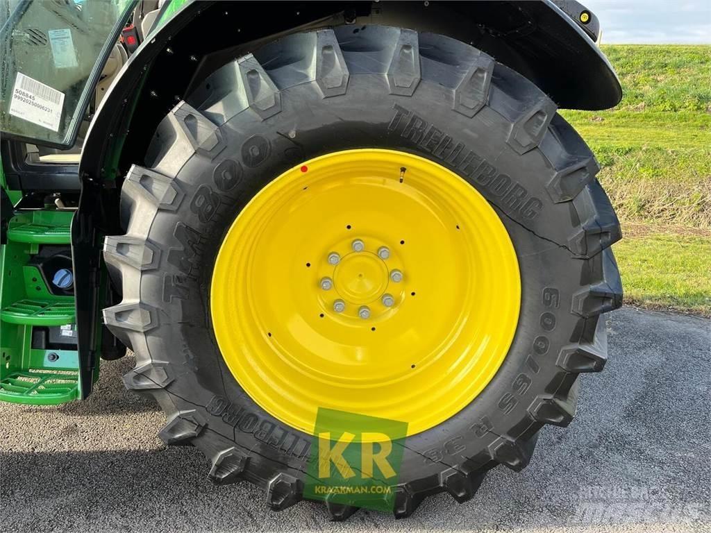 John Deere 6120M Tractoren
