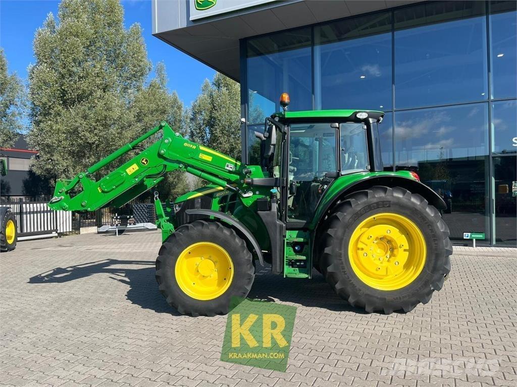 John Deere 6120M Tractoren