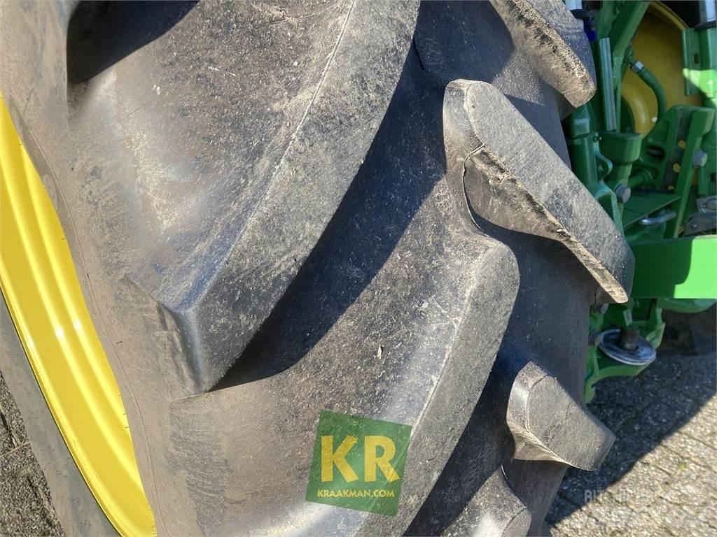 John Deere 6130R Tractoren