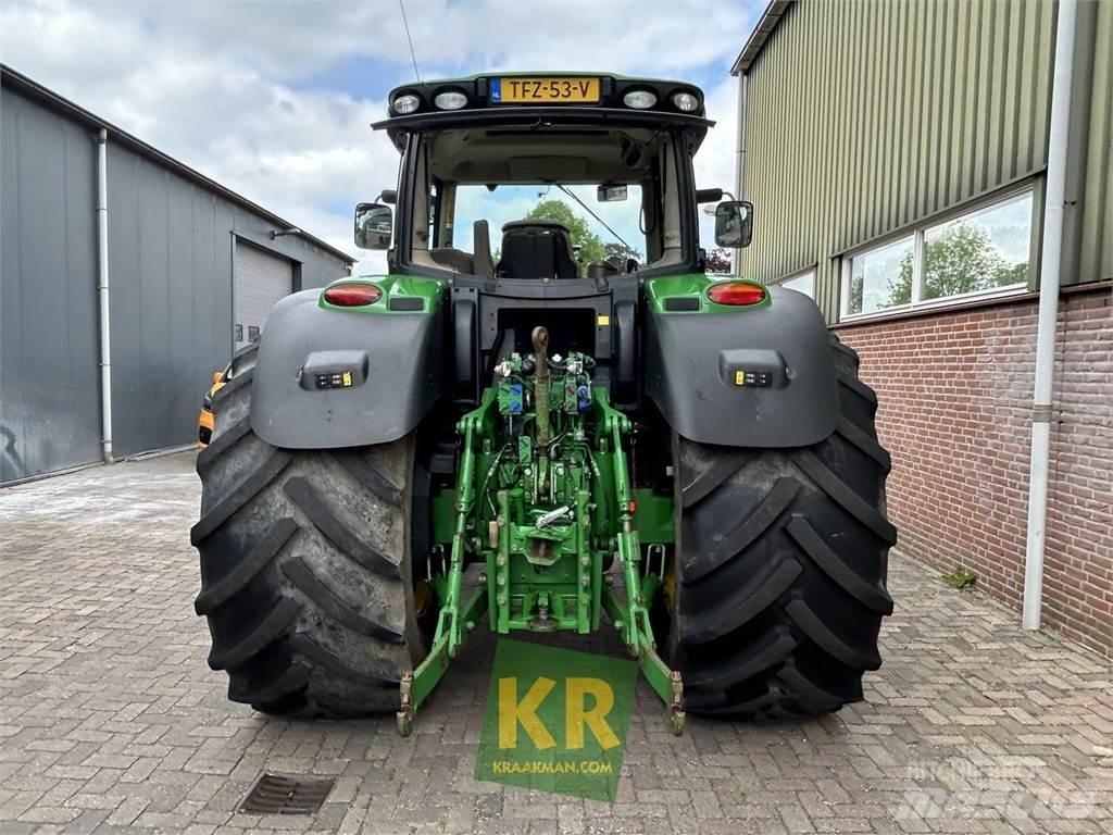 John Deere 6210R Tractoren