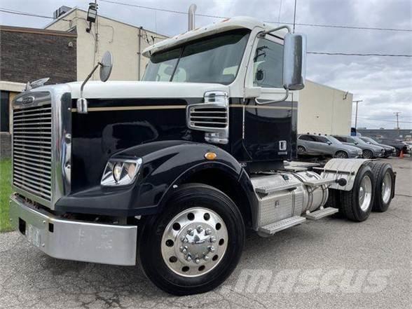 Freightliner 122SD Trekkers