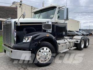 Freightliner 122SD Trekkers
