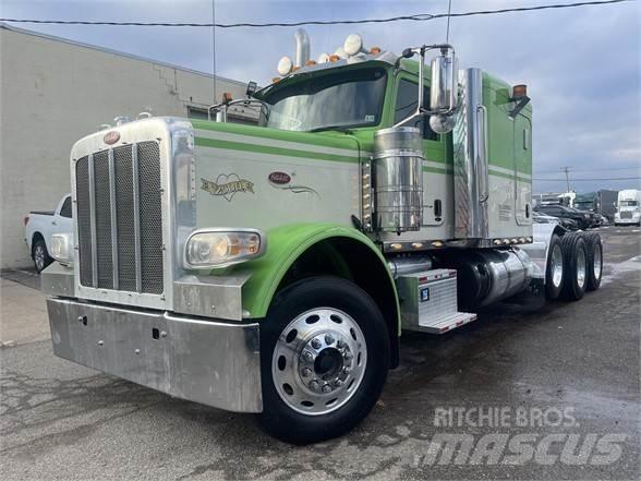Peterbilt 389 Trekkers