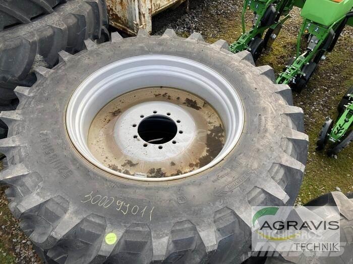  520/85R42 Banden, wielen en velgen