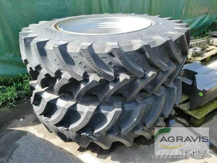  520/85R42 Banden, wielen en velgen