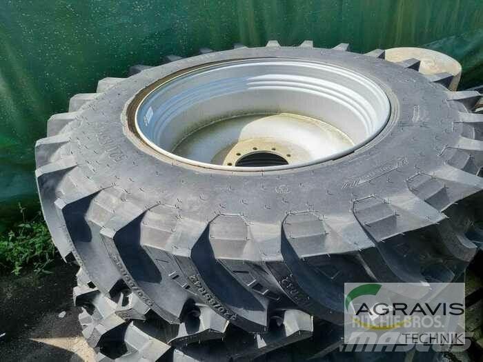  520/85R42 Banden, wielen en velgen