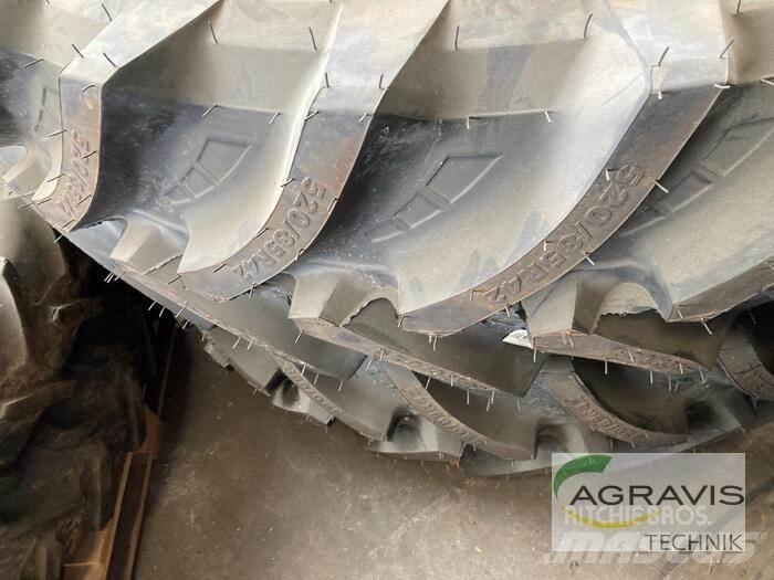  520/85R42 Banden, wielen en velgen