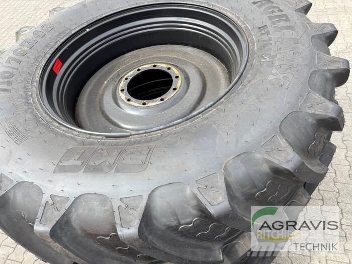 BKT KR710/70R42 Banden, wielen en velgen
