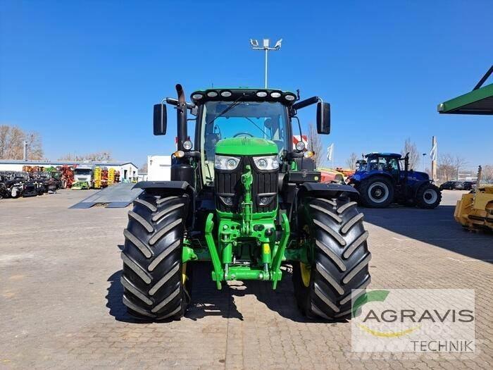 John Deere 6215 R Tractoren