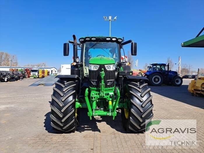 John Deere 6215 R Tractoren