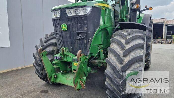 John Deere 7270 R Tractoren