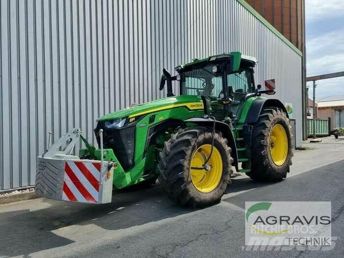 John Deere 8310 R Tractoren
