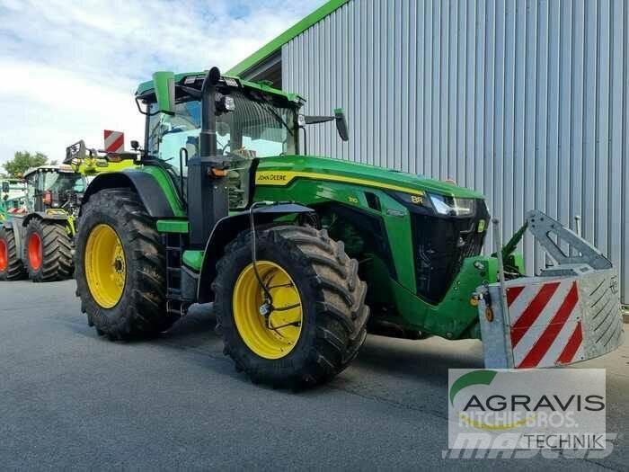 John Deere 8310 R Tractoren