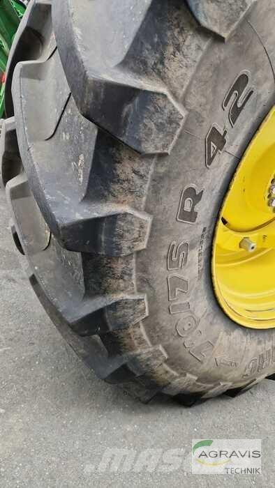 John Deere 8R 310 Tractoren