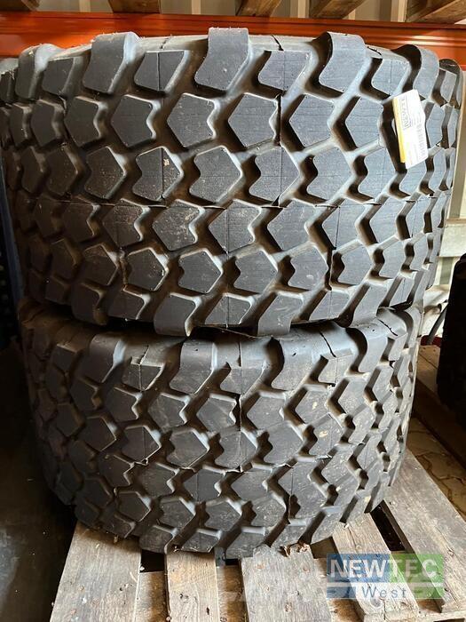  KR445/45R19.5 Banden, wielen en velgen