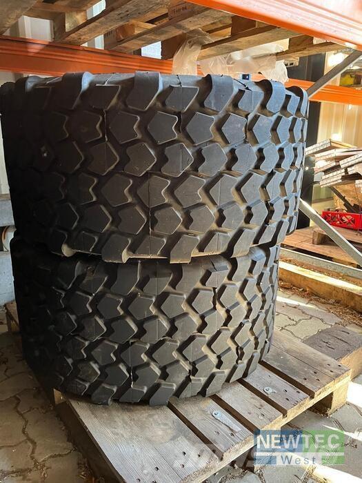  KR445/45R19.5 Banden, wielen en velgen