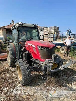 Massey Ferguson 3710 F Tractoren