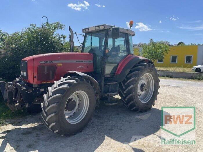 Massey Ferguson 8250-4 Tractoren