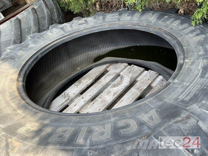Michelin 20.8R38 Banden, wielen en velgen