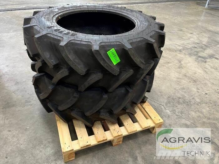 Mitas 320/70 R24 Banden, wielen en velgen