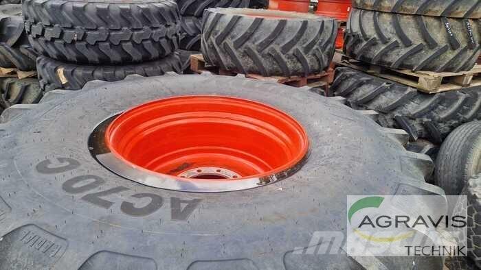 Mitas 680/85 R 32 Banden, wielen en velgen