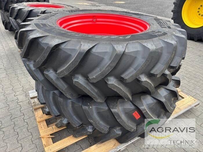 Pirelli KR 520/85R42 Banden, wielen en velgen