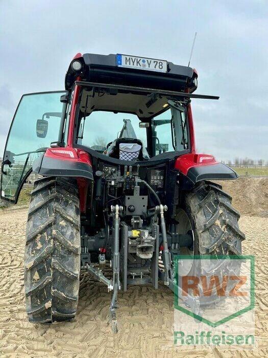 Valtra A75 Tractoren