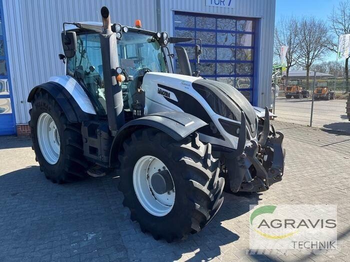 Valtra T 214 D Tractoren