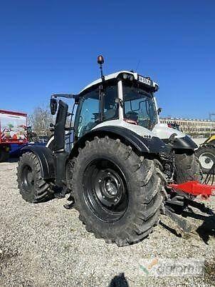 Valtra T215A Tractoren