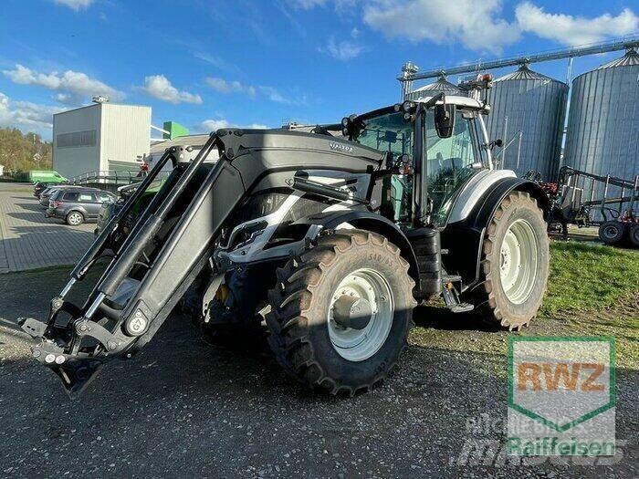 Valtra T215D Tractoren
