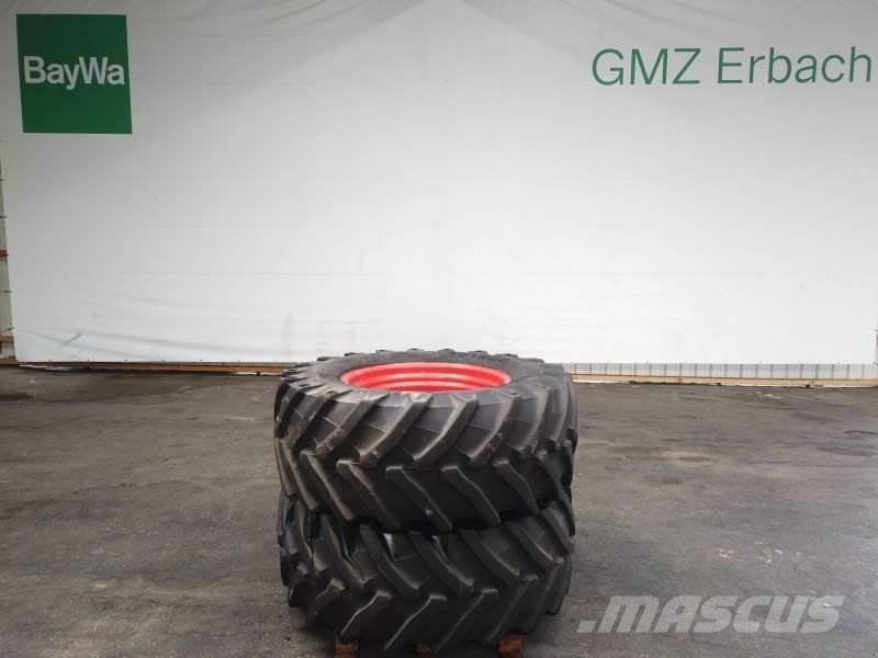BKT 540 / 65 R30 Banden, wielen en velgen