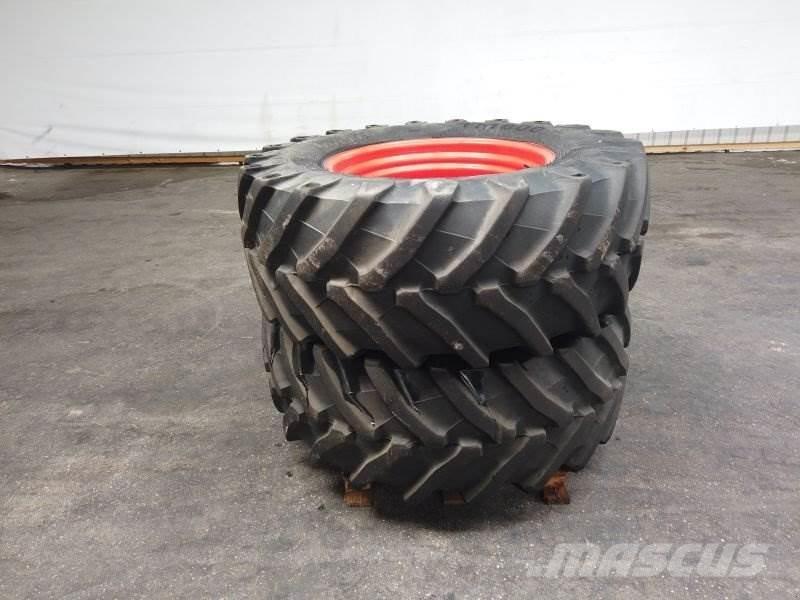 BKT 540 / 65 R30 Banden, wielen en velgen