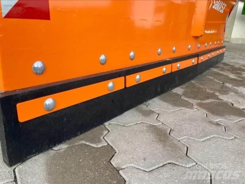  CITY 220 Sneeuwschuivers en -ploegen