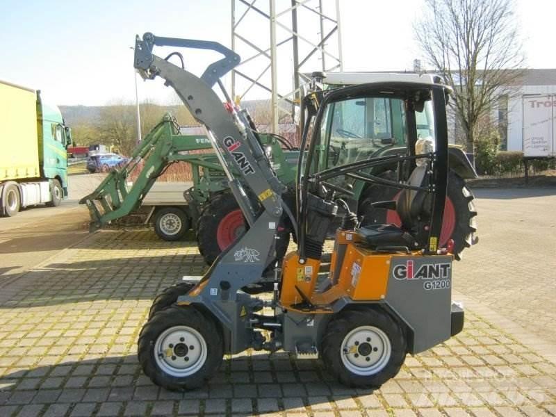 GiANT G1200 Schrankladers