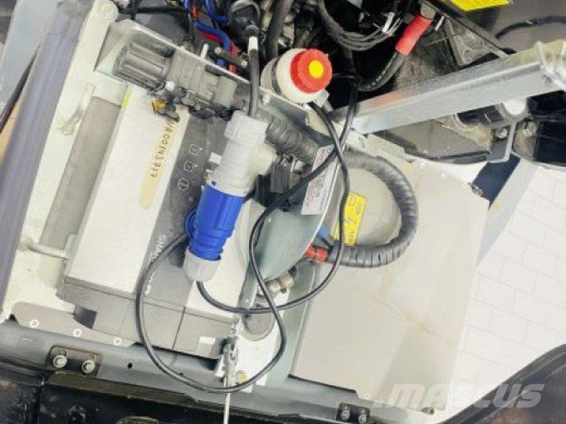 GiANT G2200E Schrankladers