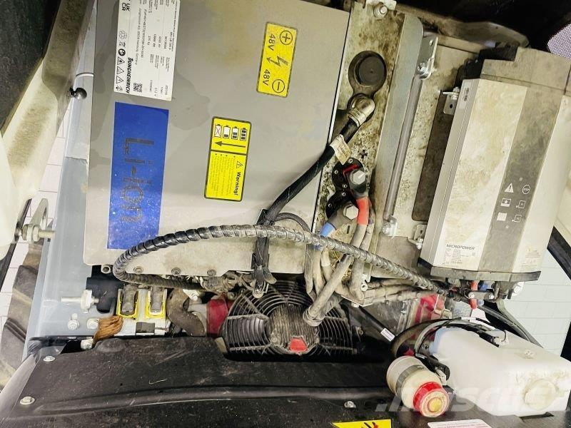 GiANT G2700E Schrankladers