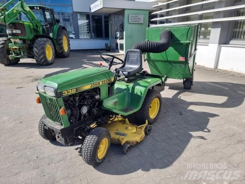 John Deere 332 Compacttrekkers