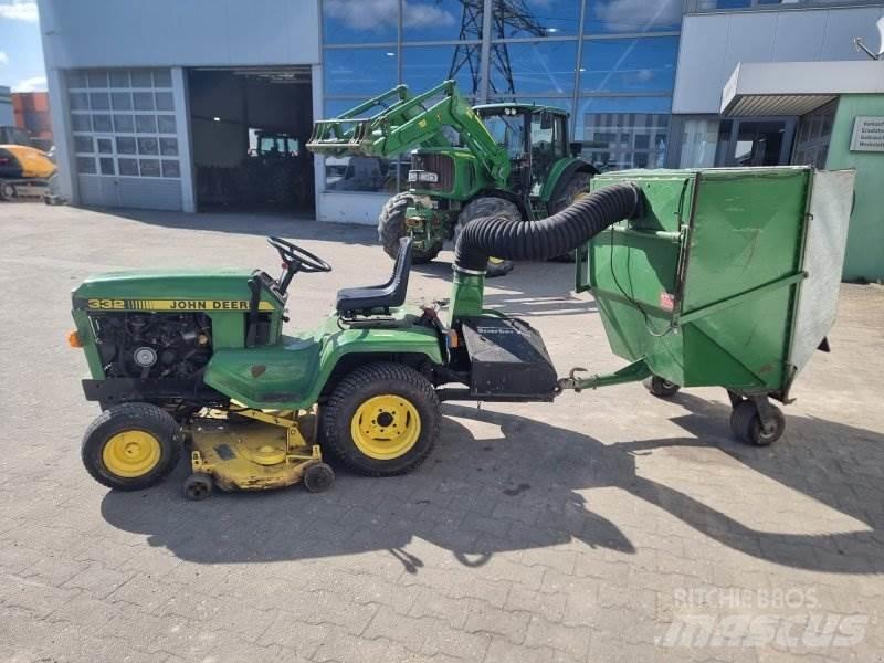 John Deere 332 Compacttrekkers