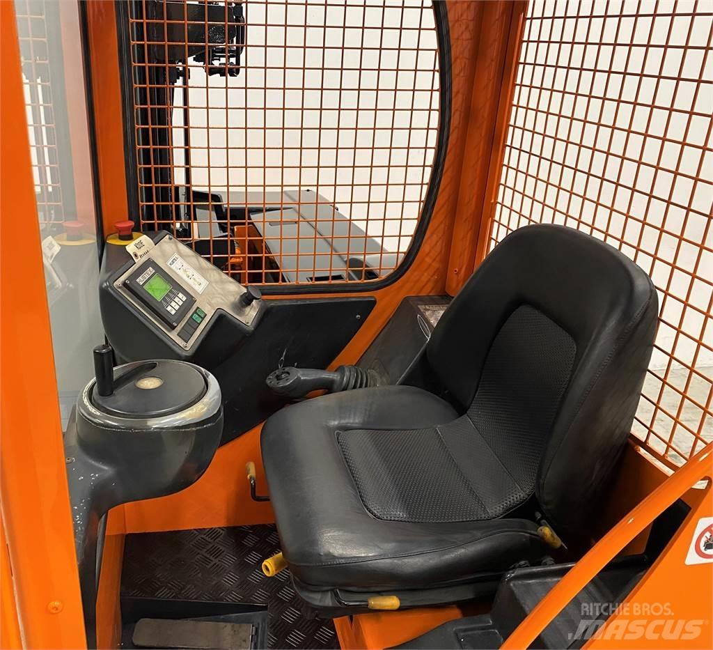 Hubtex MQ 30 AC Four-way truck