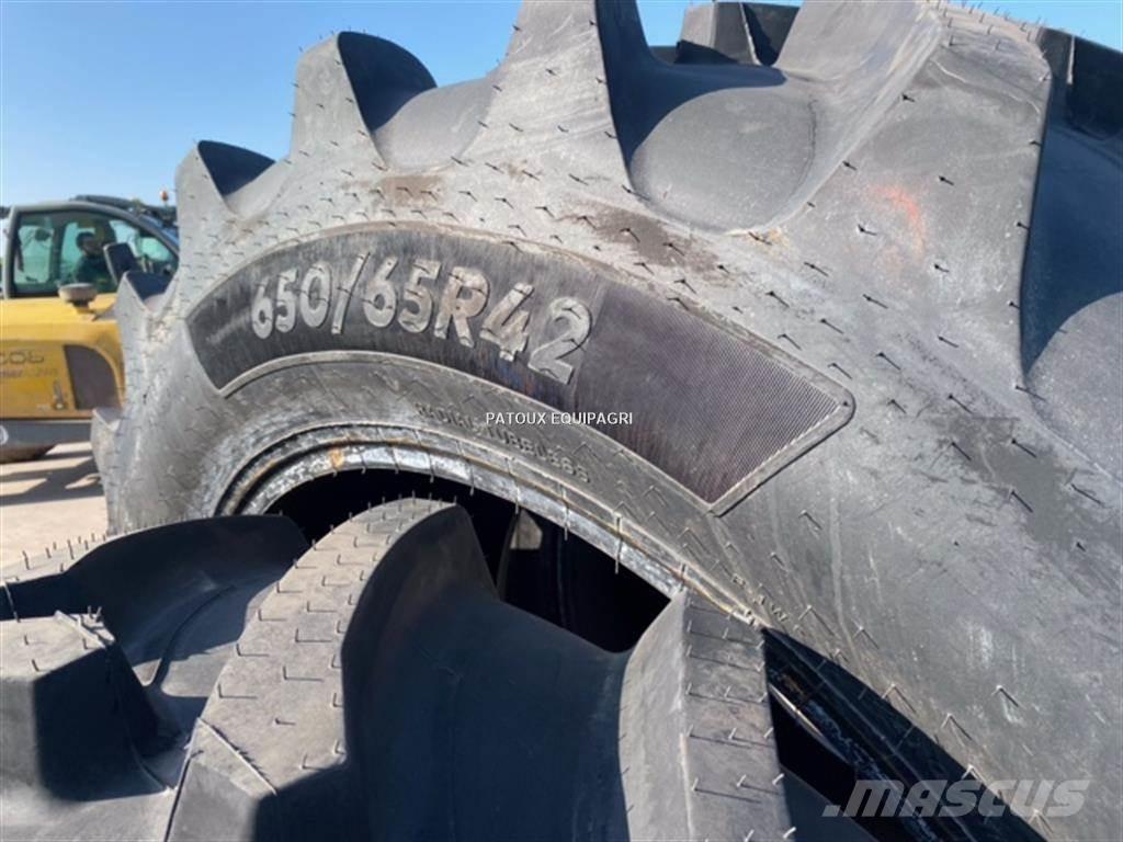 BKT 650/65R42 Banden, wielen en velgen