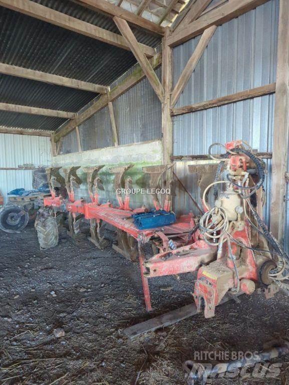 Kuhn VM 180 Conventionele ploegen