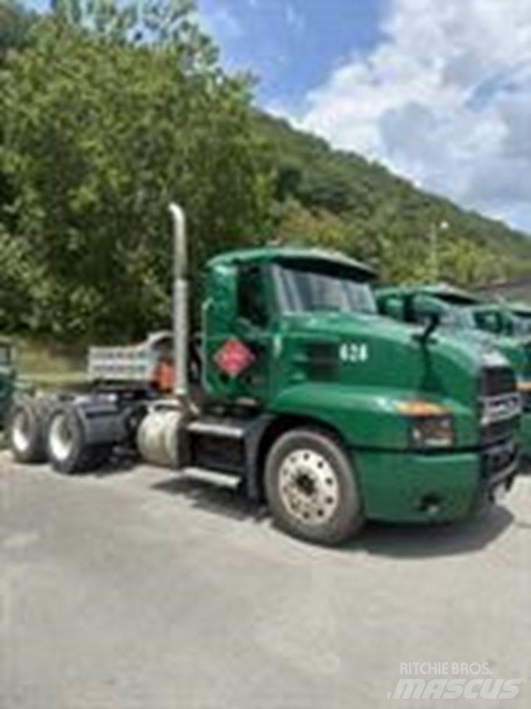 Mack AN64T Trekkers